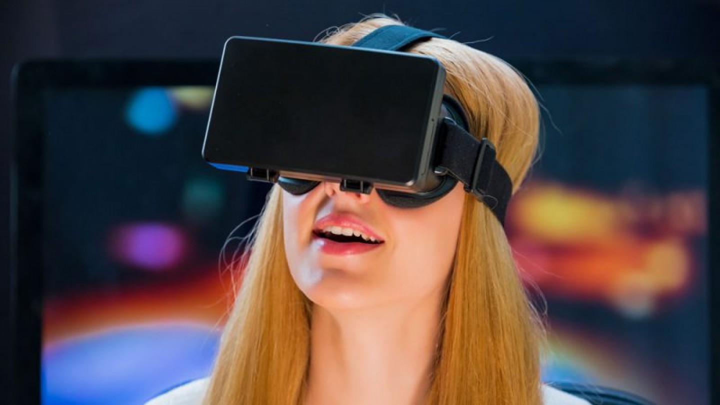 virtual-reality-headset-800x450